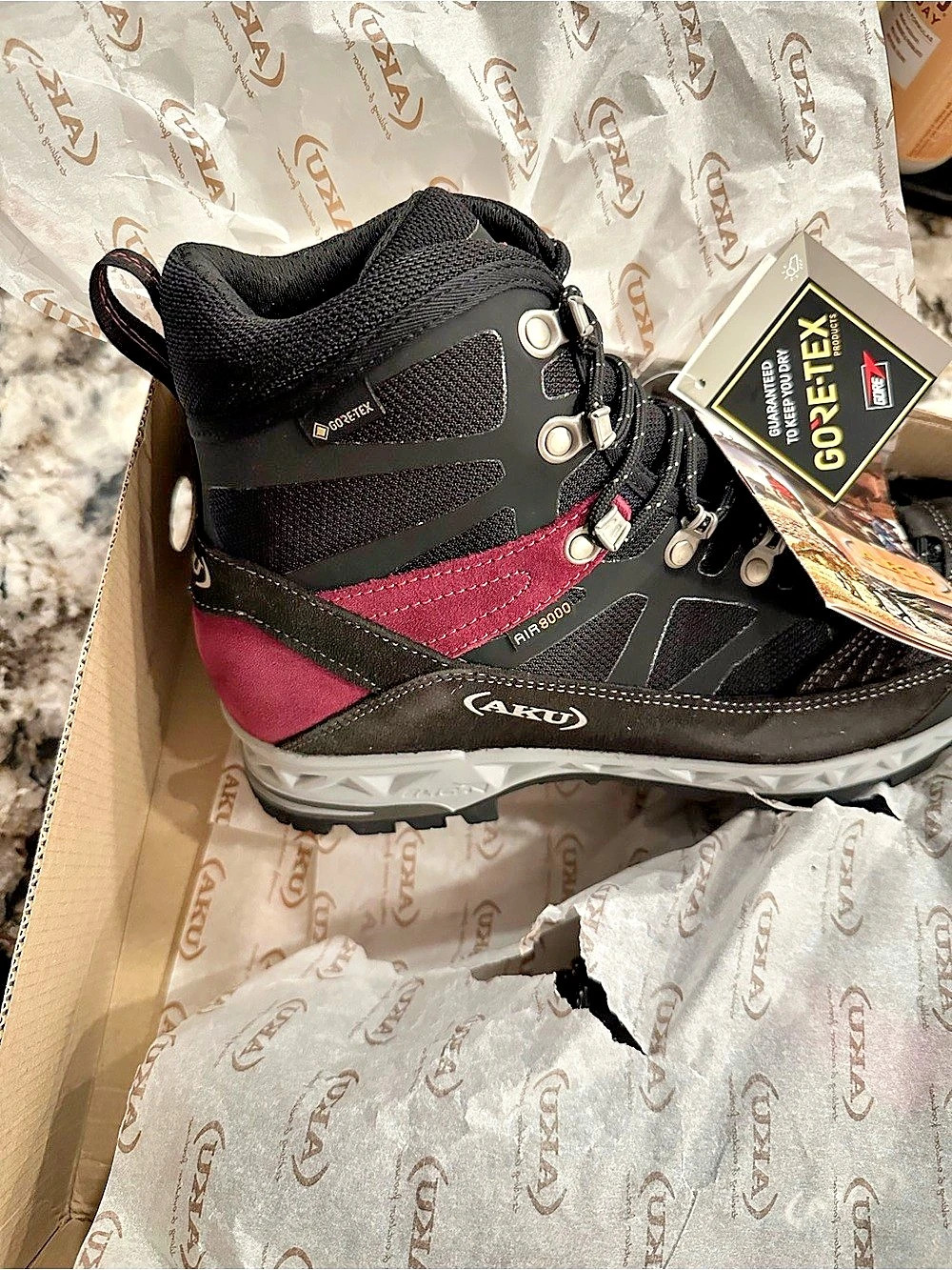 Lowa GORE-TEX Hiking Boots in Black & Pink NWT